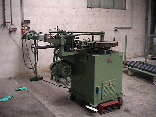 dornbiegemaschine_2.jpg dornbiegemaschine_2.jpg